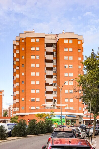Calle Gabriela Mistral, 8, Fuenlabrada, Madrid en venta - Foto del edificio - Imagen 1 de 1