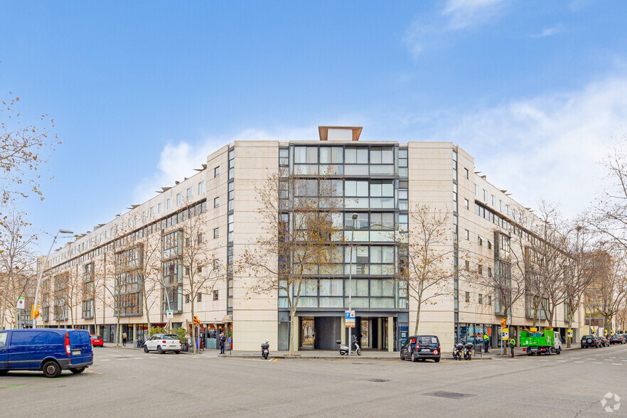 Edificio residencial en Barcelona, Barcelona en venta - Foto principal - Imagen 1 de 13