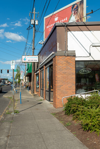 7110 NE Sandy Blvd, Portland, OR en alquiler - Foto del edificio - Imagen 3 de 12