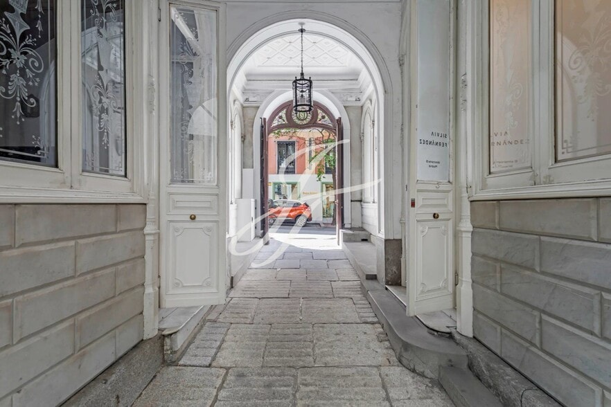 Calle del Almirante, 9, Madrid, Madrid en venta - Foto del edificio - Imagen 2 de 11