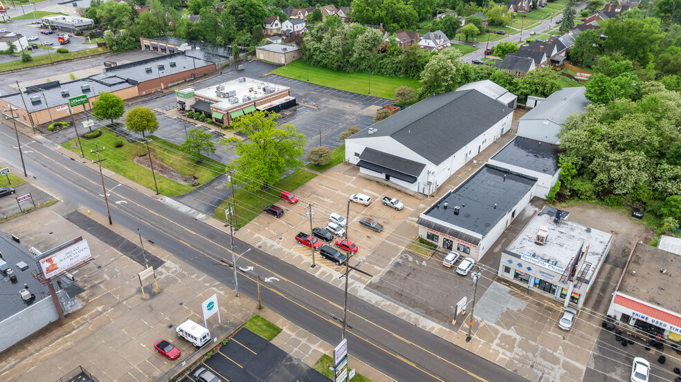 3 Adjacent Buildings on Crookshank Rd cartera de 2 inmuebles en venta en LoopNet.es - Foto del edificio - Imagen 2 de 11