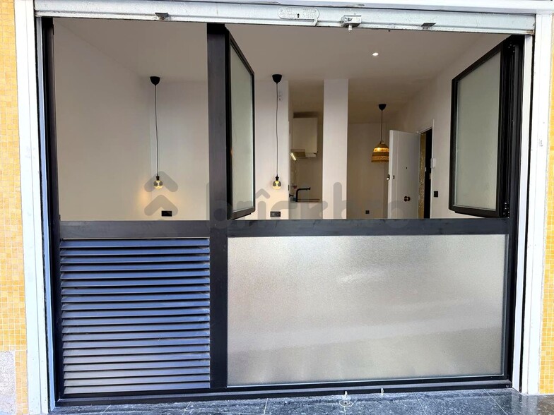 Edificio residencial en Barcelona, Barcelona en venta - Foto del edificio - Imagen 3 de 4