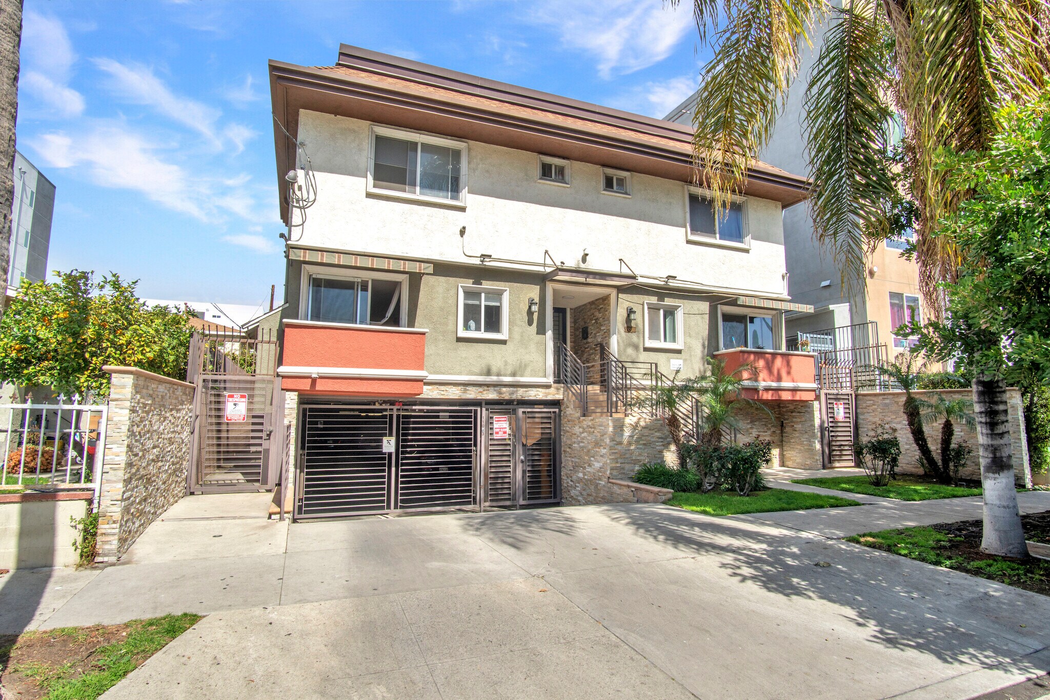 11063 Cumpston St, North Hollywood, CA en venta Foto del edificio- Imagen 1 de 1