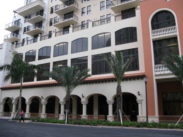 55 Merrick Way, Coral Gables, FL en alquiler - Foto del edificio - Imagen 2 de 7