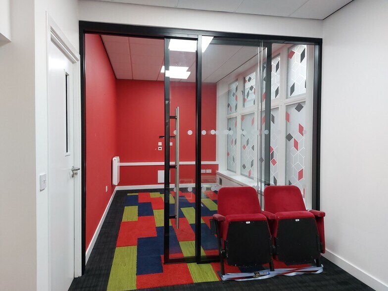 60 Bank St, Kilmarnock en alquiler - Foto del edificio - Imagen 3 de 8