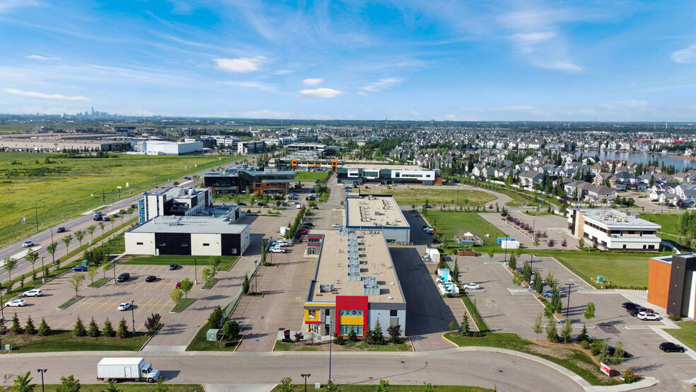 9040-9058 22nd Ave SW, Edmonton, AB en venta - Foto del edificio - Imagen 3 de 14