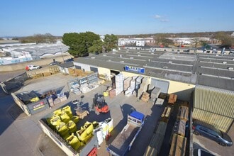 49-55 Gatwick Rd, Crawley en alquiler Foto del edificio- Imagen 2 de 7