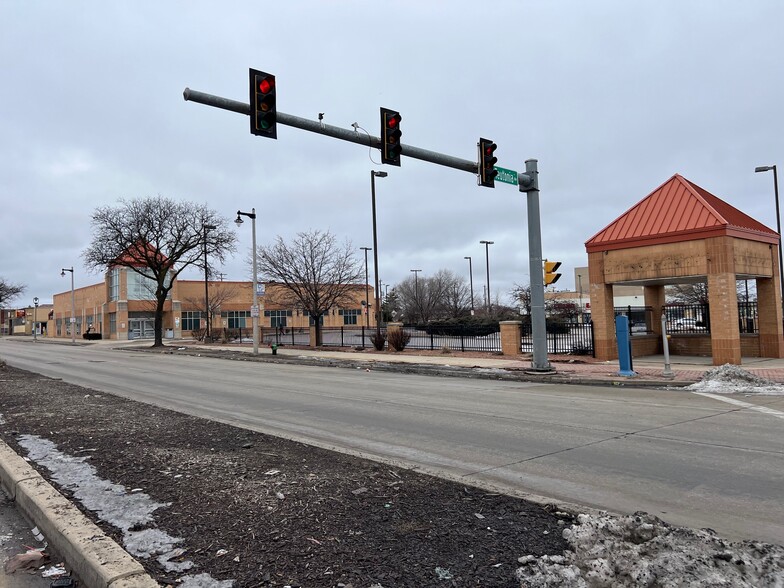 2222 W Capitol Dr, Milwaukee, WI en alquiler - Foto del edificio - Imagen 3 de 3