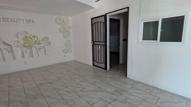 14435 Sherman Way, Van Nuys, CA en alquiler - Vídeo de anuncio comercial