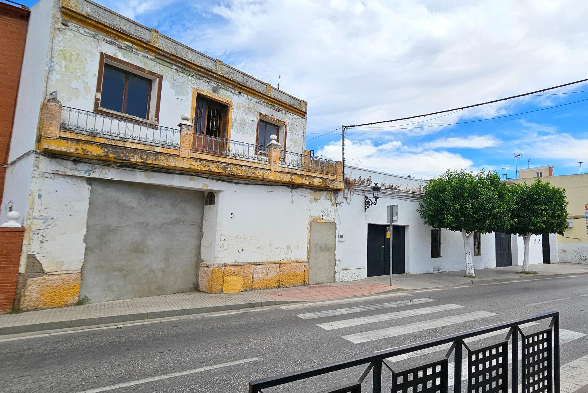 Avenida Santiponce, La Algaba, Sevilla en venta Foto del edificio- Imagen 1 de 25