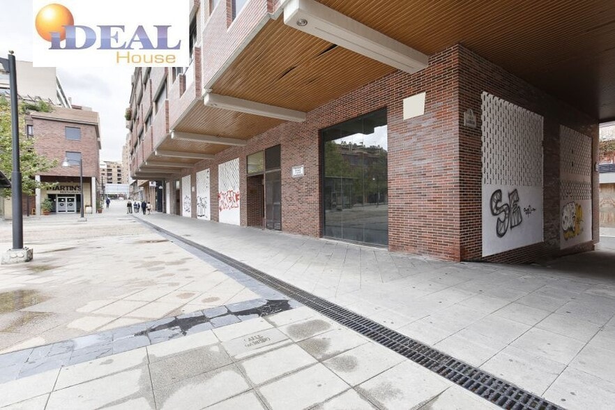 Local en Granada en venta - Foto del edificio - Imagen 3 de 23