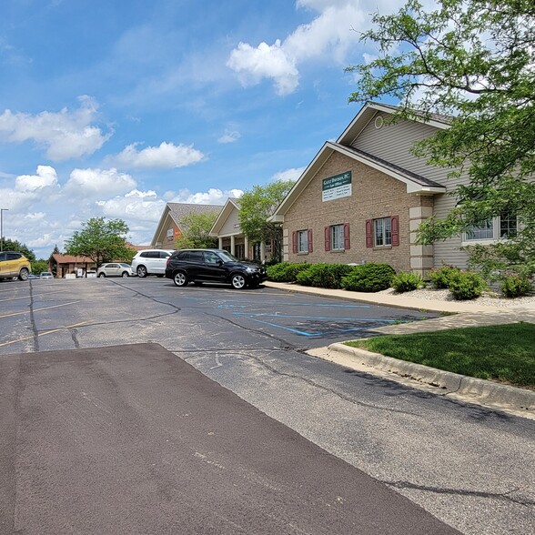 8305 S Saginaw St, Grand Blanc, MI en alquiler - Foto del edificio - Imagen 1 de 5