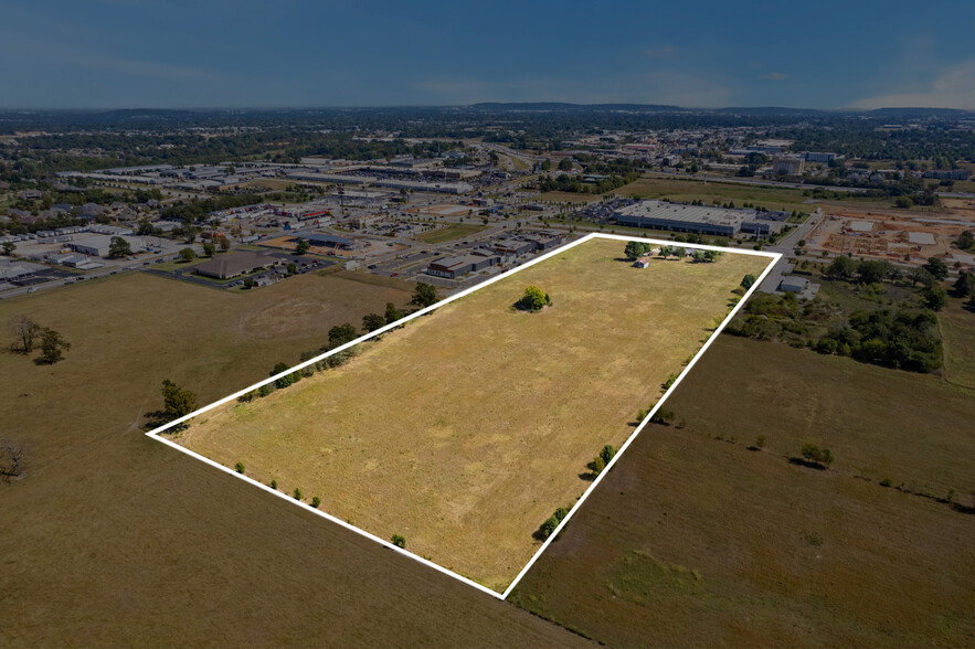 1550 Gene George Blvd, Springdale, AR en venta - Foto del edificio - Imagen 3 de 15