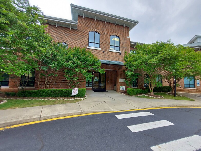 610 Jones Ferry Rd, Carrboro, NC en alquiler - Foto del edificio - Imagen 1 de 26