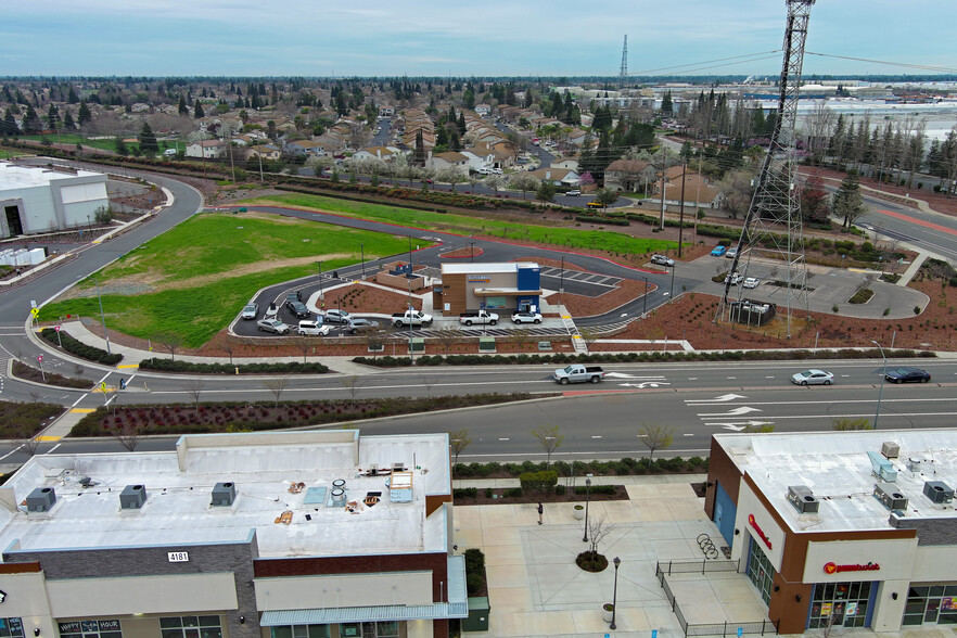 1951 Freedom Way, Roseville, CA en venta - Foto del edificio - Imagen 3 de 4