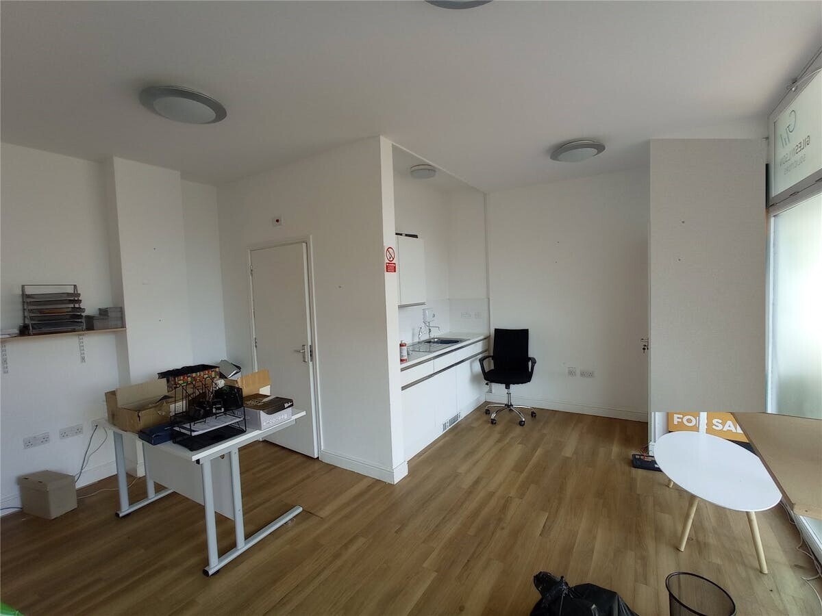 Roche Clos, Rochford, ESS SS4 1PU - Unidad Unit 1 - - Foto del interior - Image 2 of 4