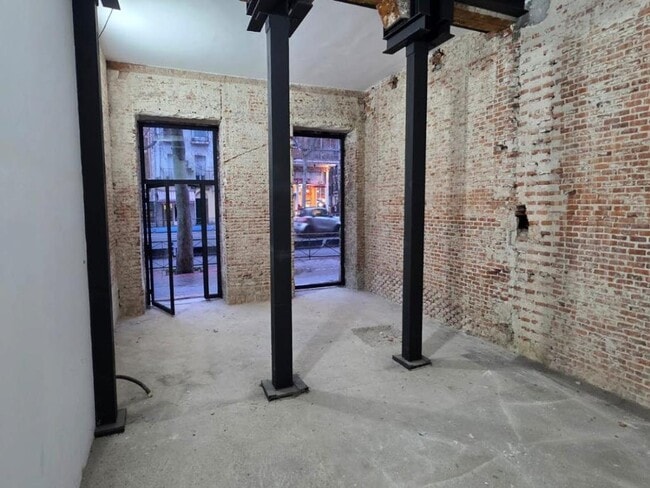 Más detalles de Avenida de la Ciudad de Barcelona, Madrid - Local en alquiler