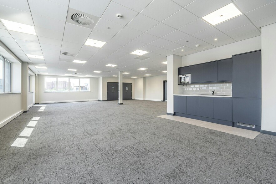 6 Alfreds Way, Barking en alquiler - Foto del edificio - Imagen 3 de 34