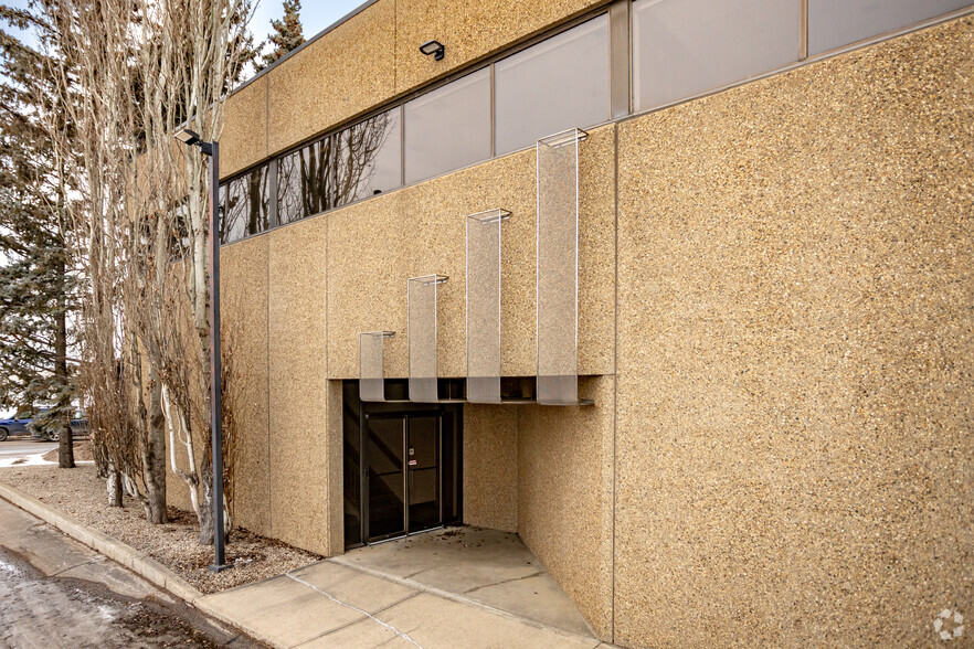 17303 102 Ave NW, Edmonton, AB en alquiler - Foto del edificio - Imagen 3 de 3