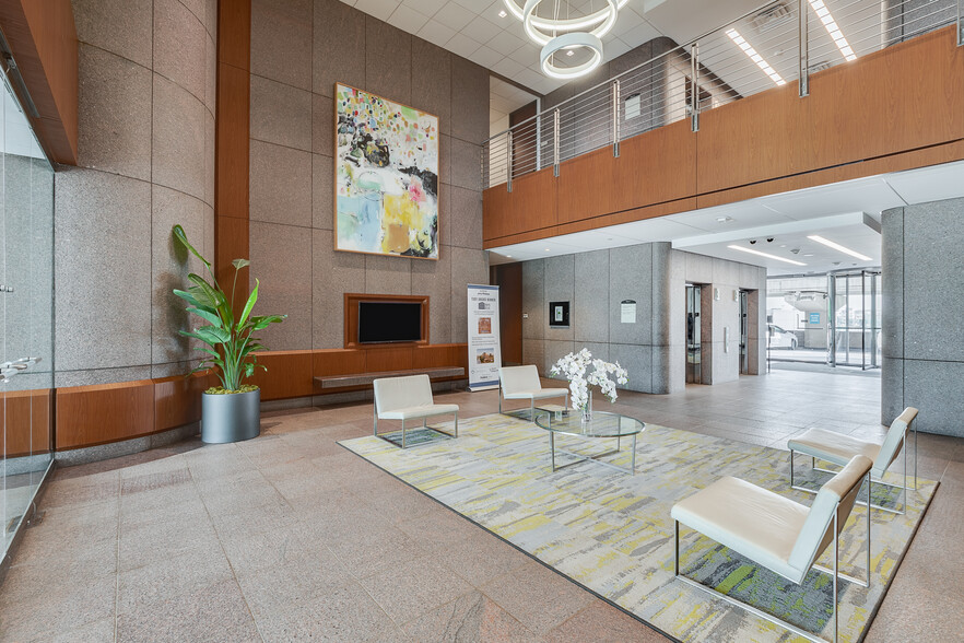 511 E John Carpenter Fwy, Irving, TX en alquiler - Lobby - Imagen 3 de 16