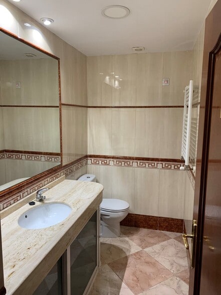 Oficina en Cáceres, Cáceres en alquiler - Foto del edificio - Imagen 2 de 7