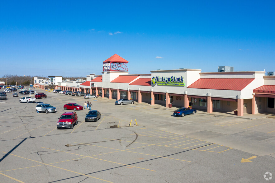 1107 Garth Brooks Blvd, Yukon, OK en alquiler - Foto del edificio - Imagen 3 de 11