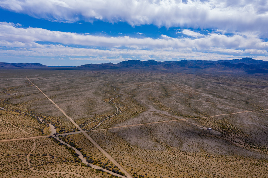 Carmen Rd, Yucca, AZ en venta - Vista aérea - Imagen 2 de 2