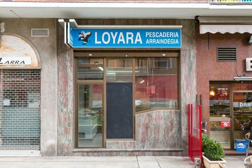 Local en Pamplona en venta - Foto del edificio - Imagen 3 de 17