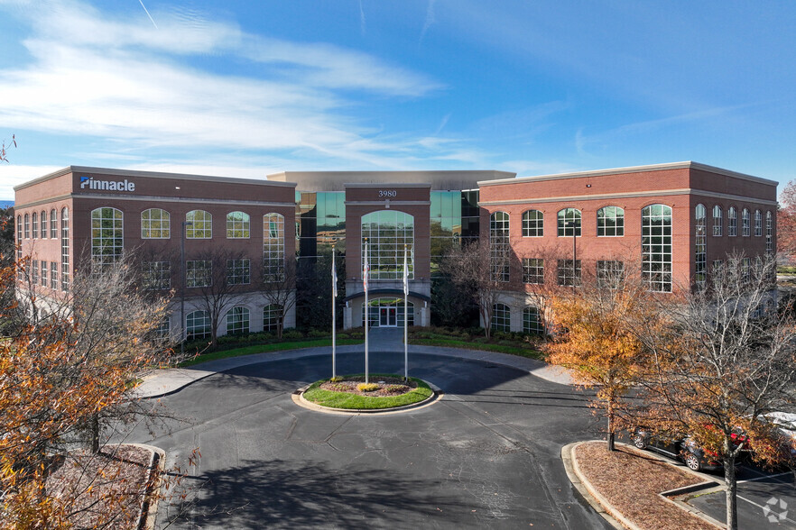 3980 Premier Dr, High Point, NC en alquiler - Foto del edificio - Imagen 1 de 16