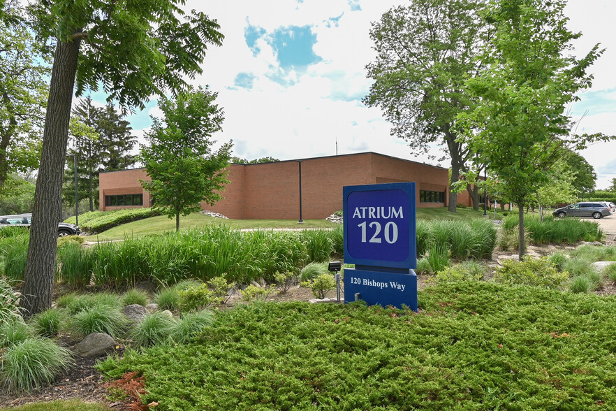 120 Bishops Way, Brookfield, WI en alquiler - Foto del edificio - Imagen 1 de 21