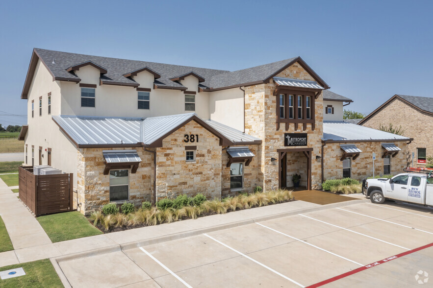 381 W Byron Nelson Blvd, Roanoke, TX en alquiler - Foto del edificio - Imagen 3 de 4