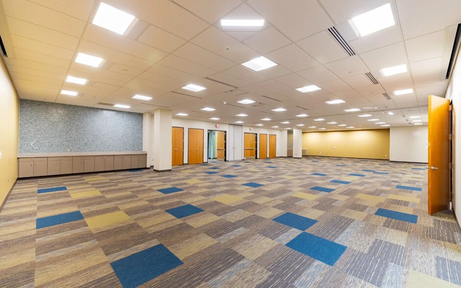 20500 Civic Center Dr, Southfield, MI en venta - Foto del edificio - Imagen 3 de 18