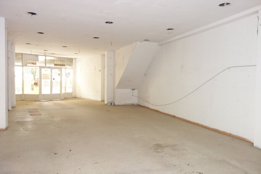 Local en Alcalá de Guadaíra en venta - Foto del edificio - Imagen 1 de 6
