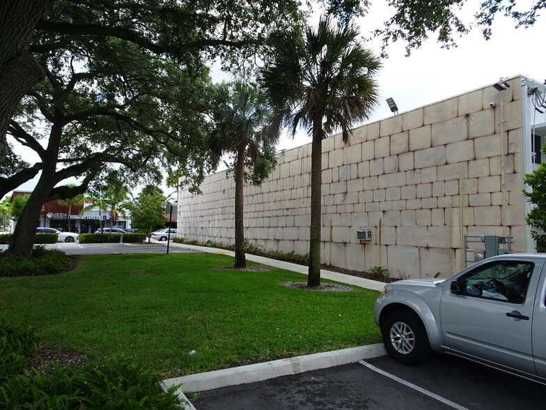 1302-1306 E Las Olas Blvd, Fort Lauderdale, FL en alquiler - Foto del edificio - Imagen 2 de 10