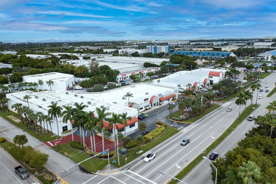 2100-2270 NW 87th Ave, Miami, FL en alquiler - Foto del edificio - Imagen 1 de 11