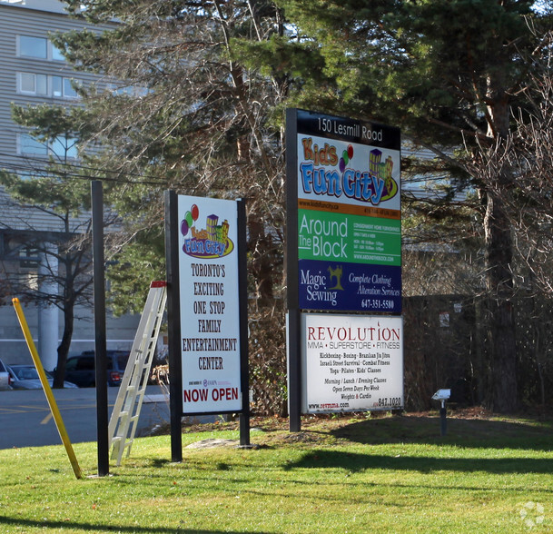 150 Lesmill Rd, Toronto, ON en alquiler - Foto del edificio - Imagen 2 de 2