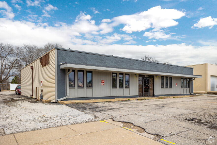 5805 Fleur Dr, Des Moines, IA en alquiler - Foto del edificio - Imagen 1 de 4