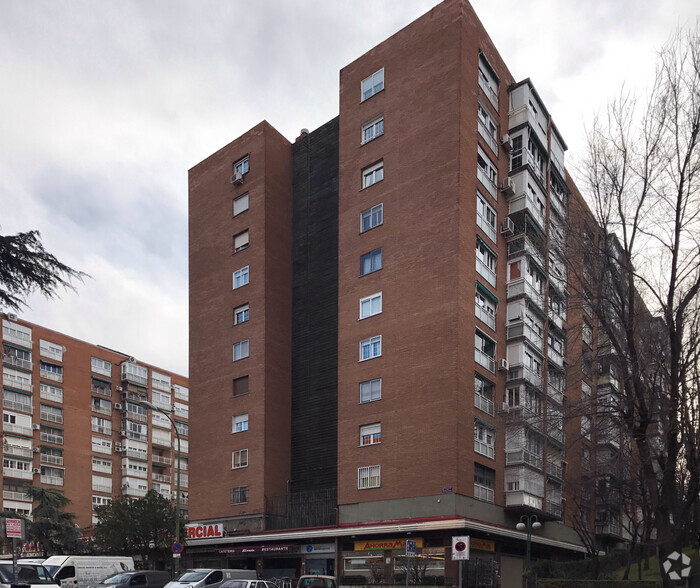 Calle Puentelarra, 9-11, Madrid, Madrid en venta - Foto del edificio - Imagen 3 de 3