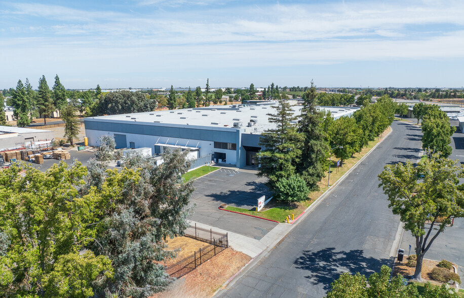 1192 Vanderbilt Cir, Manteca, CA en alquiler - Foto del edificio - Imagen 3 de 30