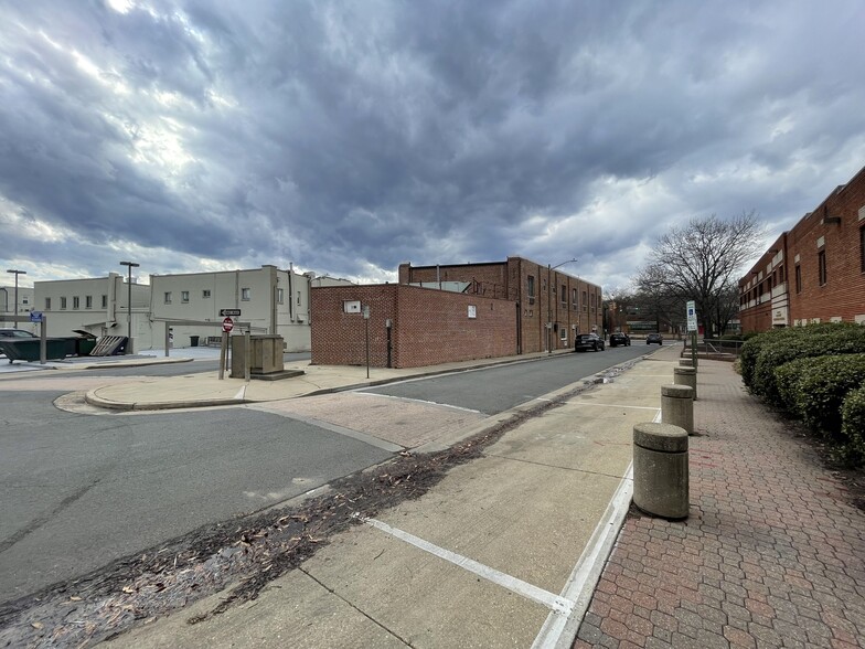 2423-2425 Mount Vernon Ave, Alexandria, VA en alquiler - Foto del edificio - Imagen 3 de 6