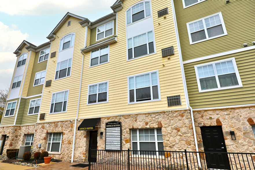 555 Andorra Glen Ct, Lafayette Hill, PA en alquiler - Foto del edificio - Imagen 2 de 54