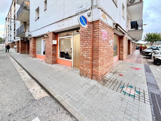 Más detalles de Carrer Salvat Papasseit, 1, Blanes - Edificio residencial​ en venta