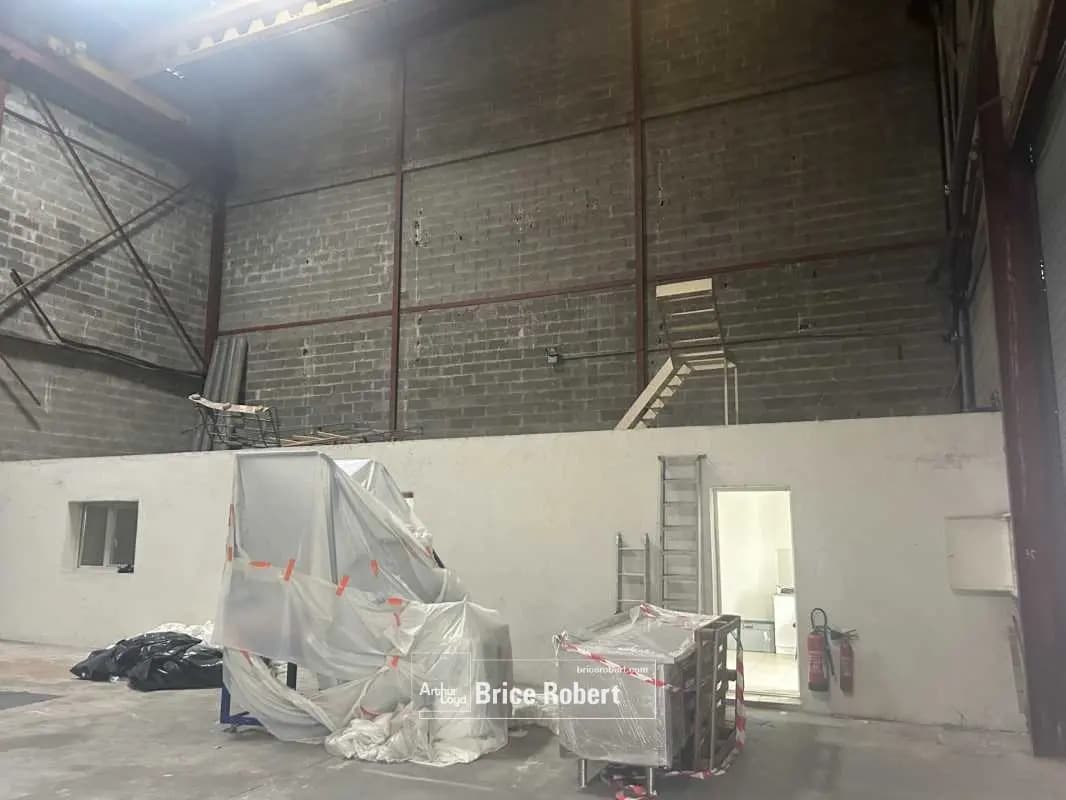 Oficina en Vaulx-en-Velin en alquiler Foto del edificio- Imagen 1 de 2