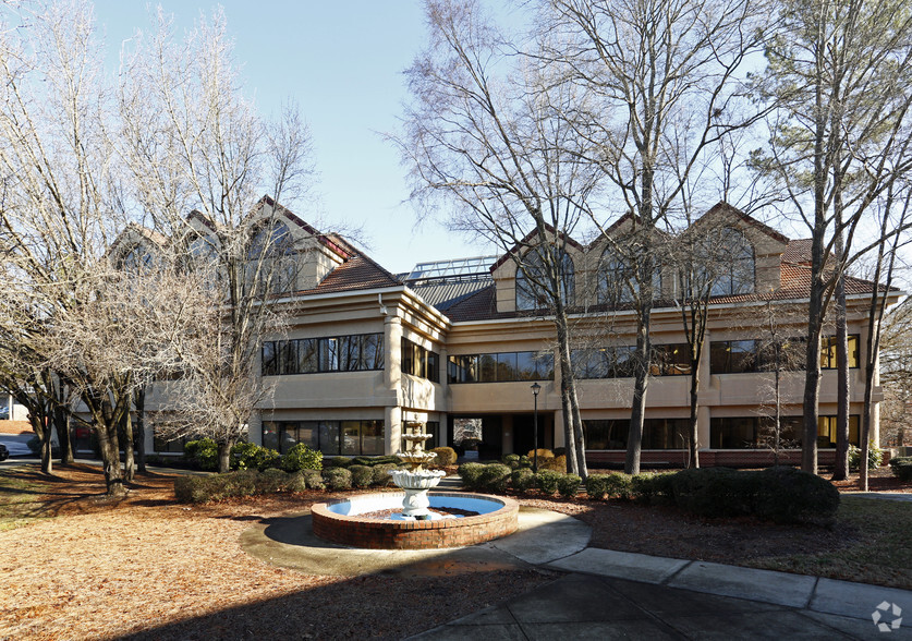 1506 E Franklin St, Chapel Hill, NC en alquiler - Foto del edificio - Imagen 3 de 18