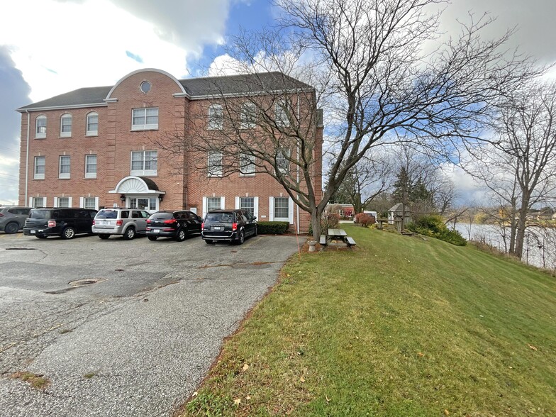 405 Riverview Dr, Chatham, ON en venta - Foto del edificio - Imagen 2 de 11