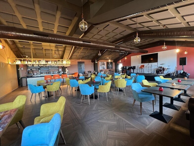 Local en Estepona en venta - Foto del edificio - Imagen 3 de 18