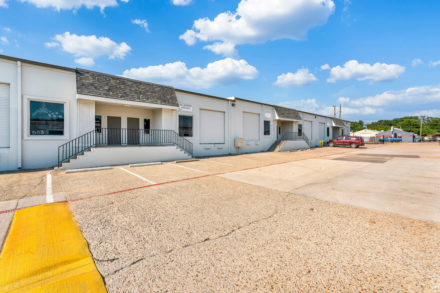 10911 Dennis Rd, Dallas, TX en alquiler - Foto del edificio - Imagen 3 de 8