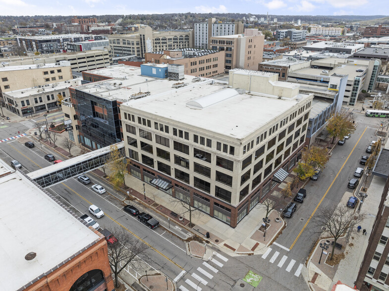 221 3rd Ave SE, Cedar Rapids, IA en alquiler - Foto del edificio - Imagen 3 de 30