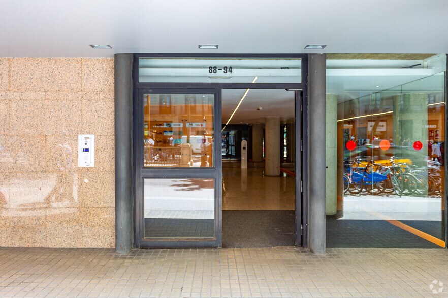 Carrer la Rambla, 88, Barcelona, Barcelona en alquiler - Foto del edificio - Imagen 3 de 3