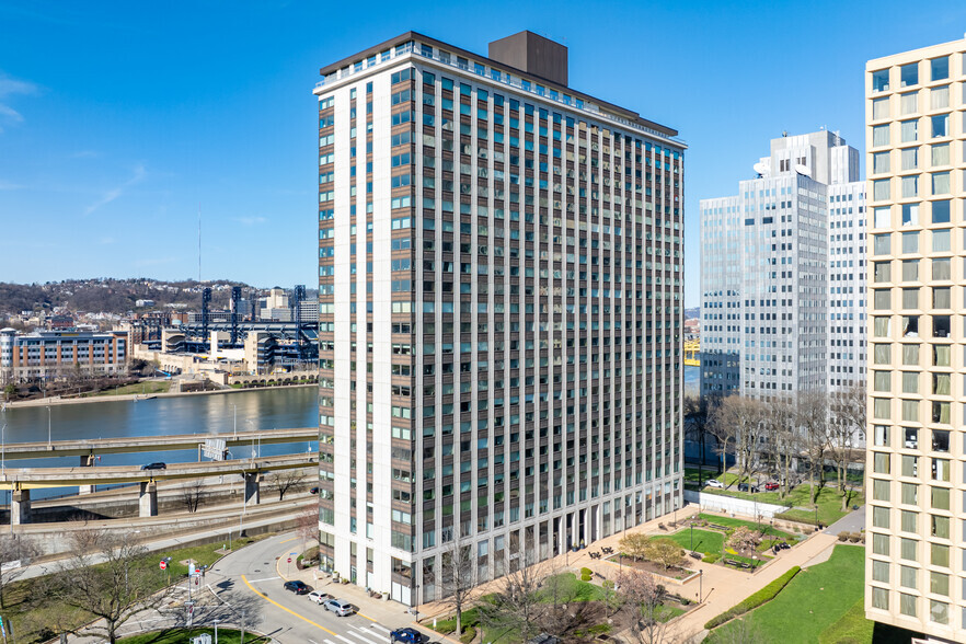 320 Fort Duquesne Blvd, Pittsburgh, PA en venta - Foto del edificio - Imagen 2 de 9